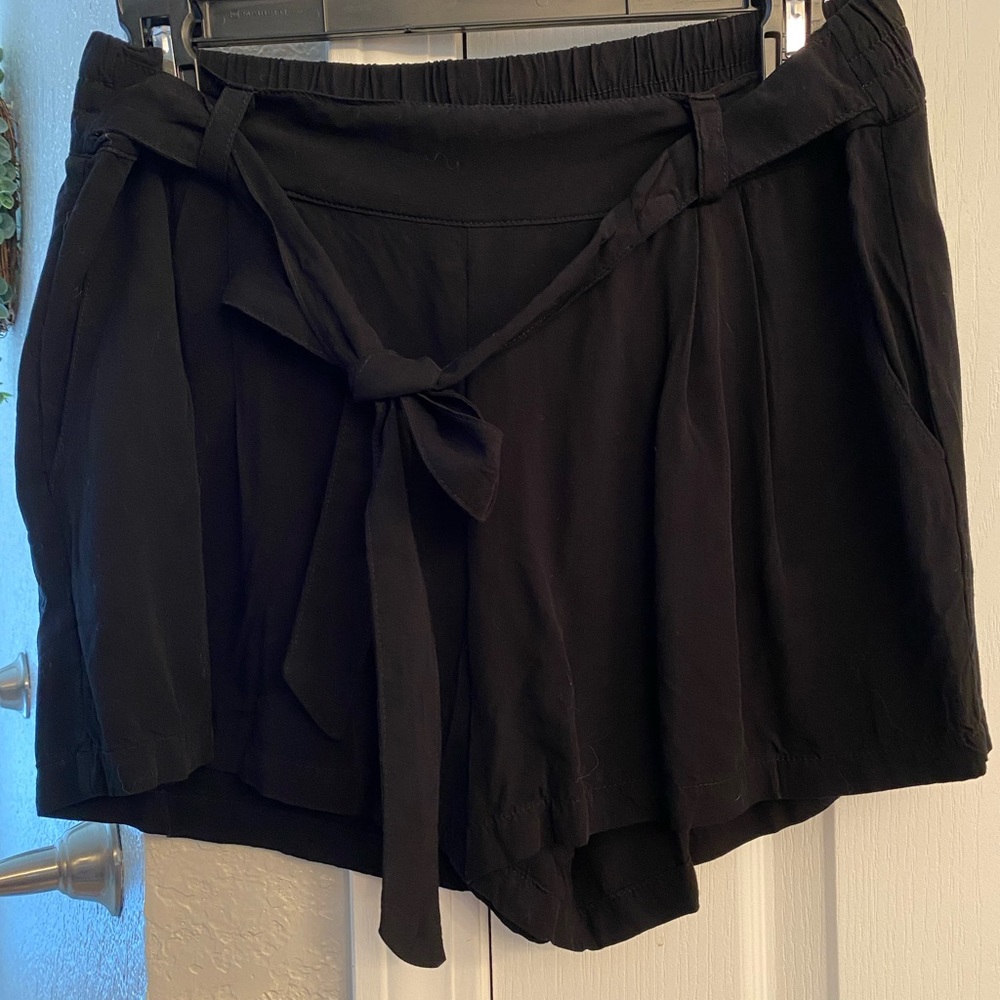 NWOT Splendid black shorts